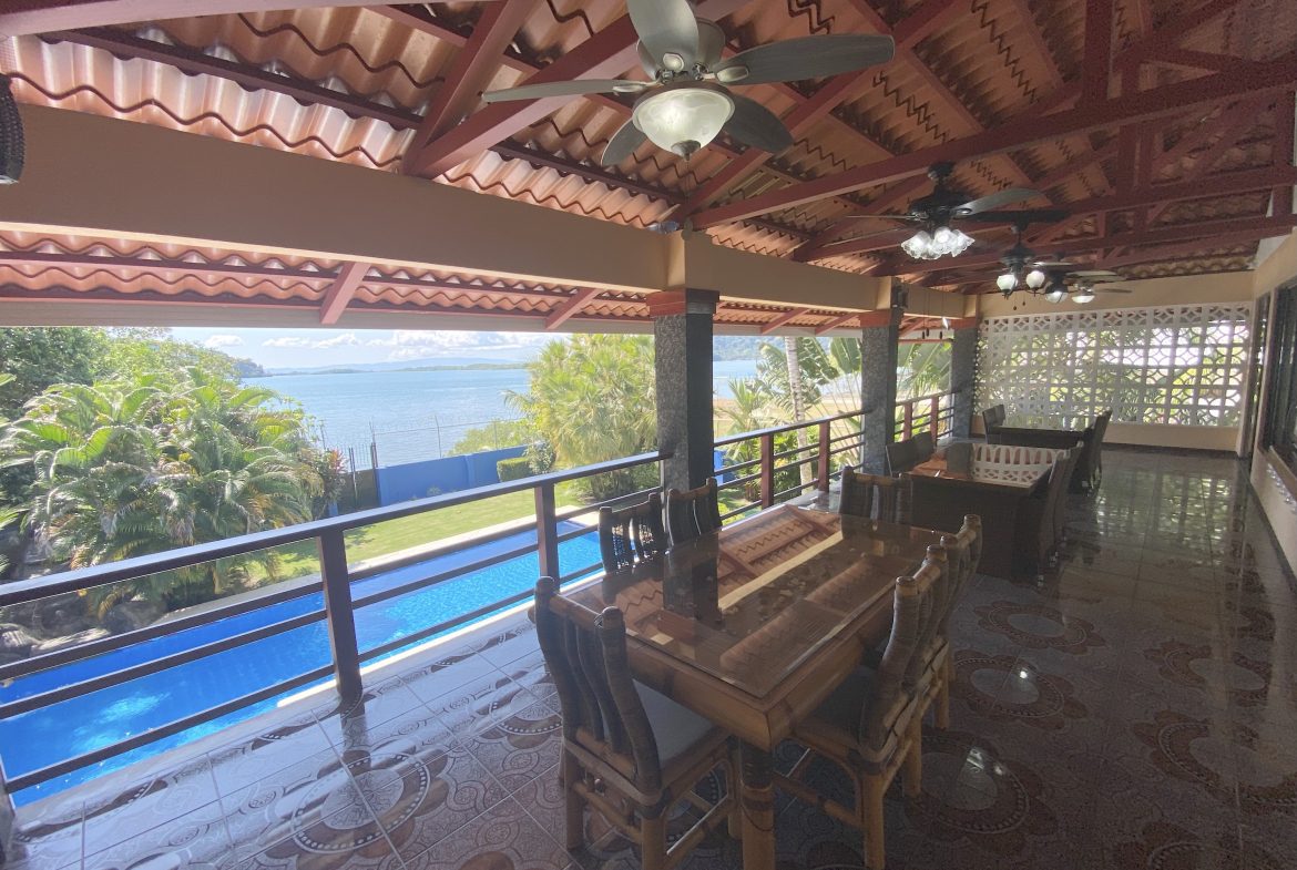 VILLA PESCA PROPERTY WITH EIGHT BEDROOMS, AND OCEAN VIEWS FRONT, NEAR TO THE GOLFITO – 1.1 ACRES