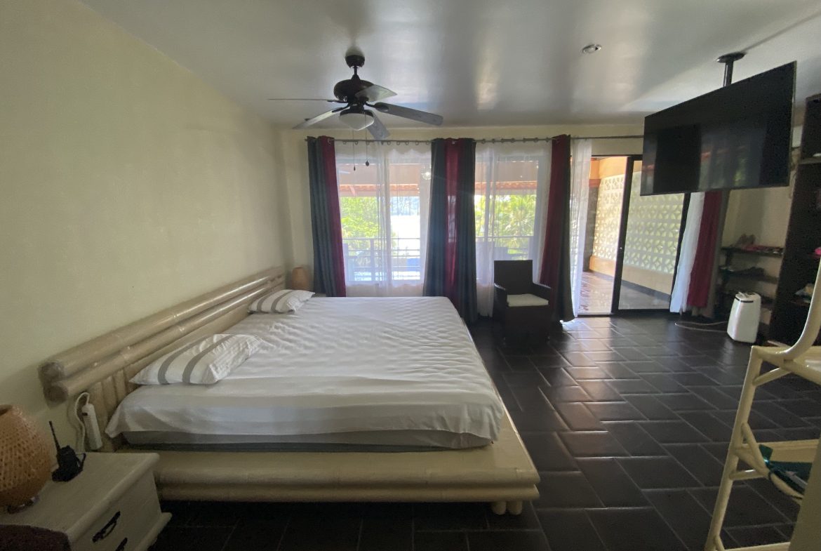 VILLA PESCA PROPERTY WITH EIGHT BEDROOMS, AND OCEAN VIEWS FRONT, NEAR TO THE GOLFITO – 1.1 ACRES