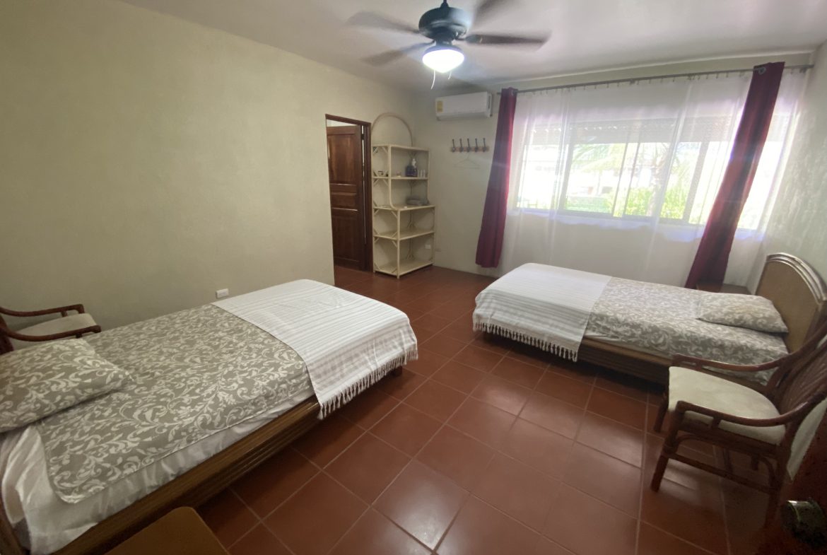 VILLA PESCA PROPERTY WITH EIGHT BEDROOMS, AND OCEAN VIEWS FRONT, NEAR TO THE GOLFITO – 1.1 ACRES