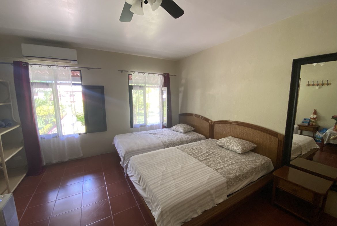 VILLA PESCA PROPERTY WITH EIGHT BEDROOMS, AND OCEAN VIEWS FRONT, NEAR TO THE GOLFITO – 1.1 ACRES