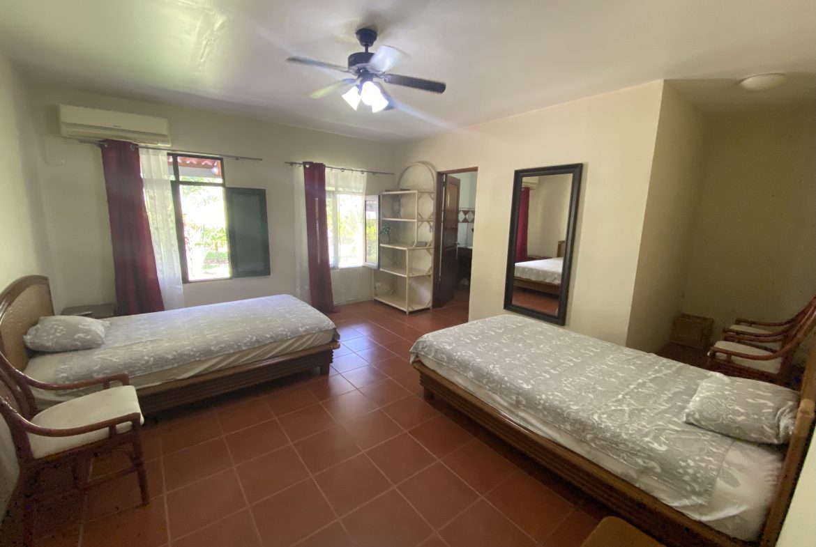 VILLA PESCA PROPERTY WITH EIGHT BEDROOMS, AND OCEAN VIEWS FRONT, NEAR TO THE GOLFITO – 1.1 ACRES