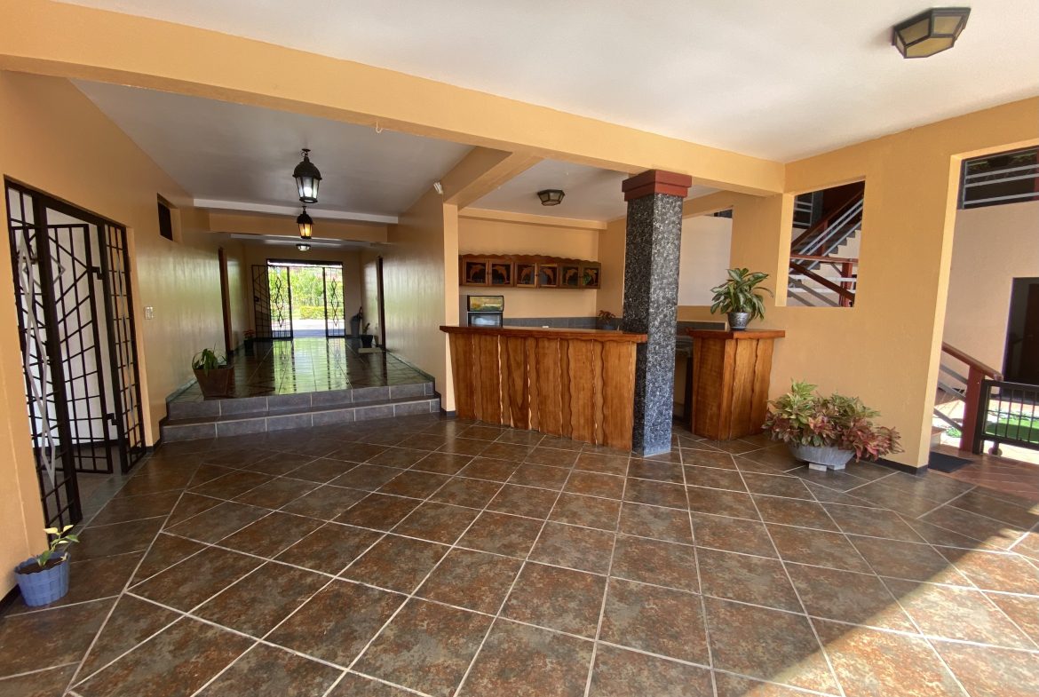 VILLA PESCA PROPERTY WITH EIGHT BEDROOMS, AND OCEAN VIEWS FRONT, NEAR TO THE GOLFITO – 1.1 ACRES