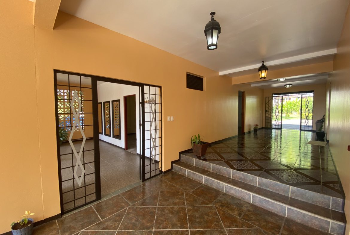 VILLA PESCA PROPERTY WITH EIGHT BEDROOMS, AND OCEAN VIEWS FRONT, NEAR TO THE GOLFITO – 1.1 ACRES