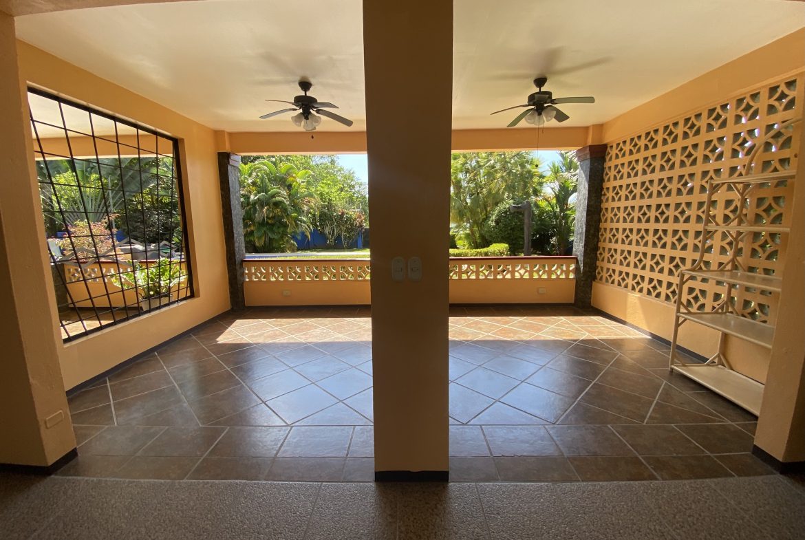 VILLA PESCA PROPERTY WITH EIGHT BEDROOMS, AND OCEAN VIEWS FRONT, NEAR TO THE GOLFITO – 1.1 ACRES
