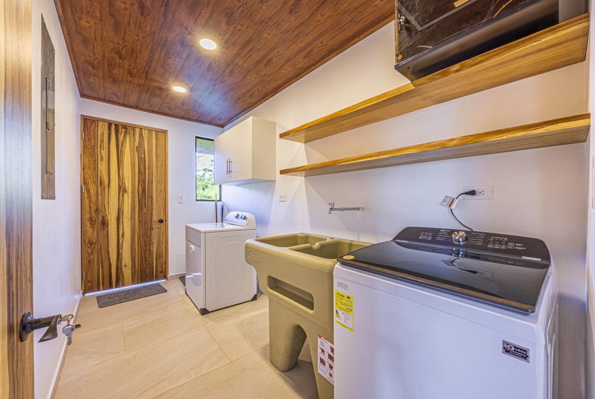 VIENTO LINDO MOUNTAIN PROPERTY  WITH MODERN FINISHES AND LARGE LAND WITH BEAUTIFUL VIEWS, IN TRES PIEDRAS – 5 ACRES