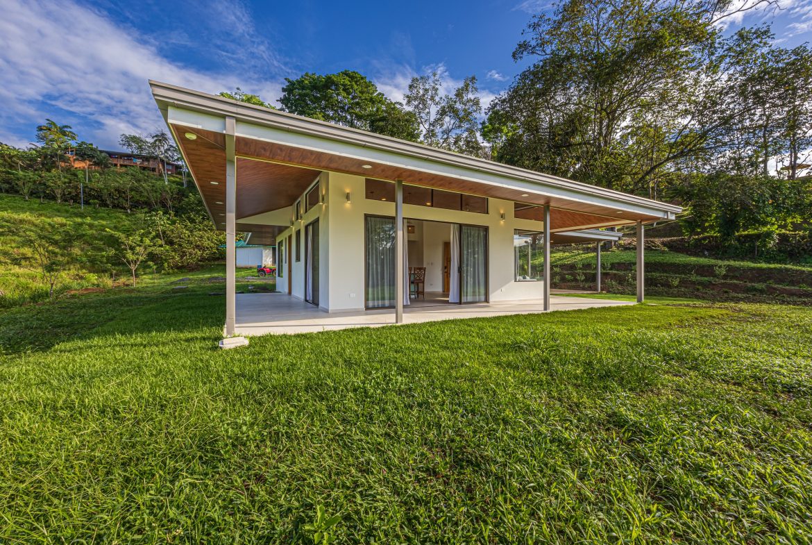 VIENTO LINDO MOUNTAIN PROPERTY  WITH MODERN FINISHES AND LARGE LAND WITH BEAUTIFUL VIEWS, IN TRES PIEDRAS – 5 ACRES