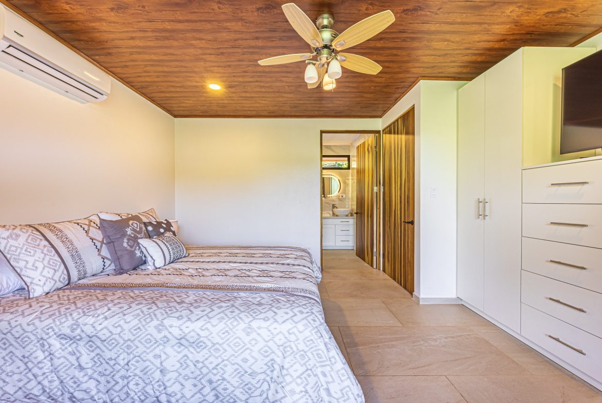 VIENTO LINDO MOUNTAIN PROPERTY  WITH MODERN FINISHES AND LARGE LAND WITH BEAUTIFUL VIEWS, IN TRES PIEDRAS – 5 ACRES