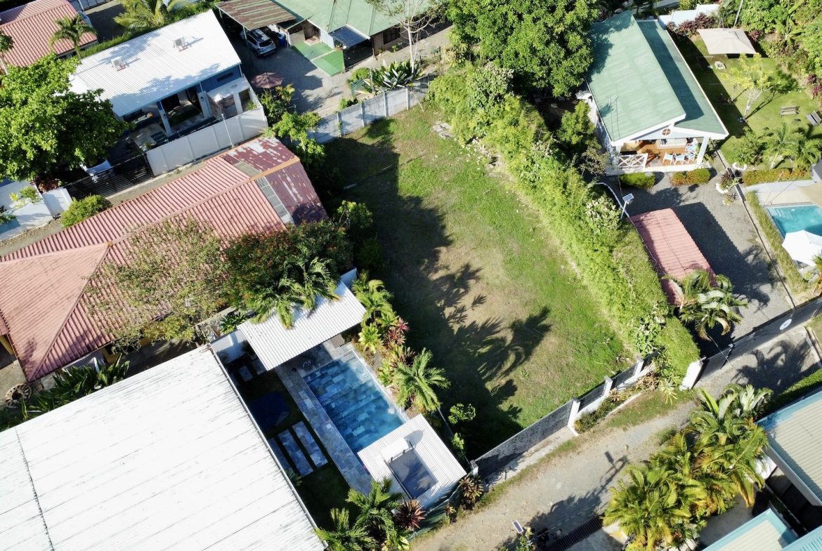 BUILDING PROPERTY IN THE MIDDLE OF THE TOWN, IN BAHIA BALLENA – 0.10 ACRES