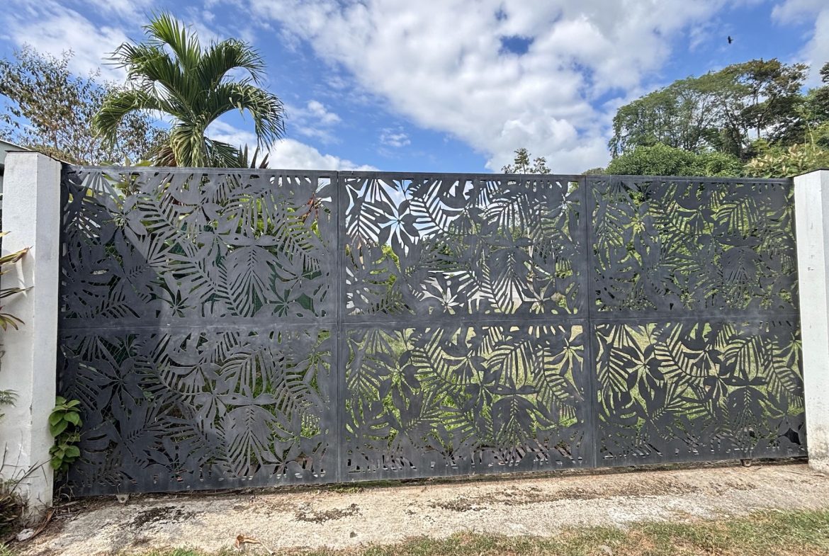 BUILDING PROPERTY IN THE MIDDLE OF THE TOWN, IN BAHIA BALLENA – 0.10 ACRES