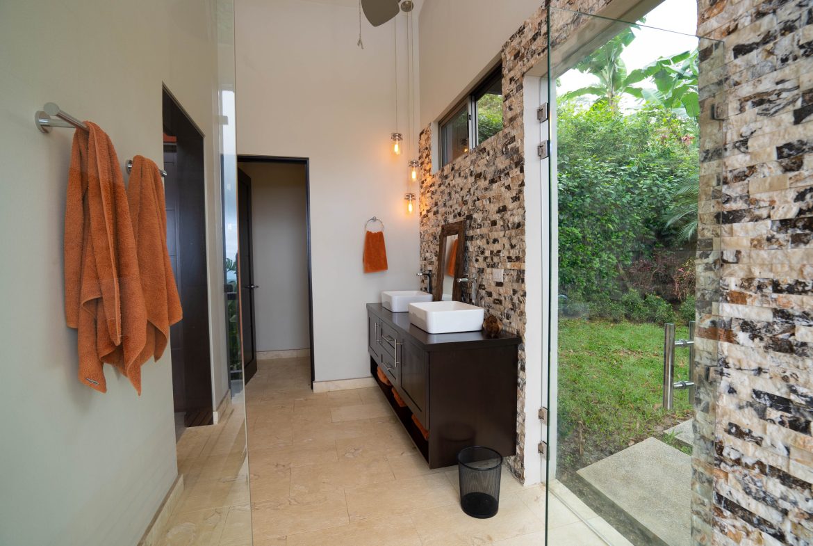PROPERTY WITH THREE BEDROOM AND PANORAMIC OCEAN VIEWS, IN PORTALON – 3.8 ACRES
