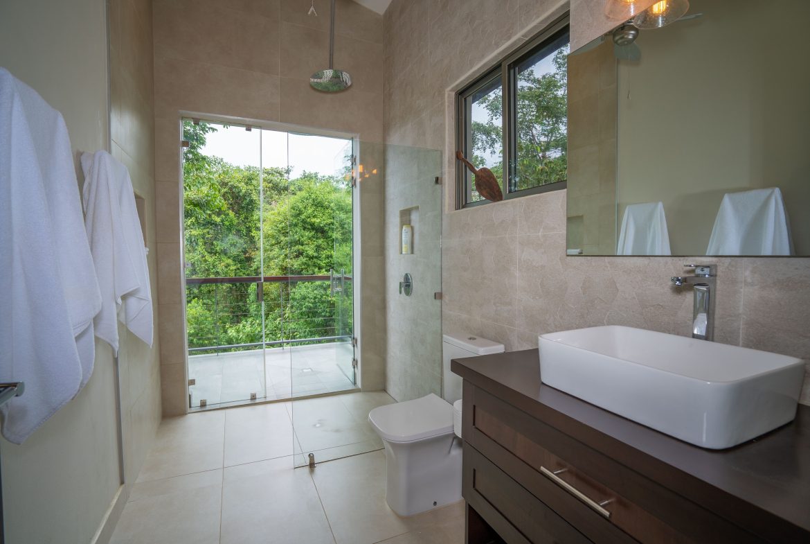 PROPERTY WITH THREE BEDROOM AND PANORAMIC OCEAN VIEWS, IN PORTALON – 3.8 ACRES