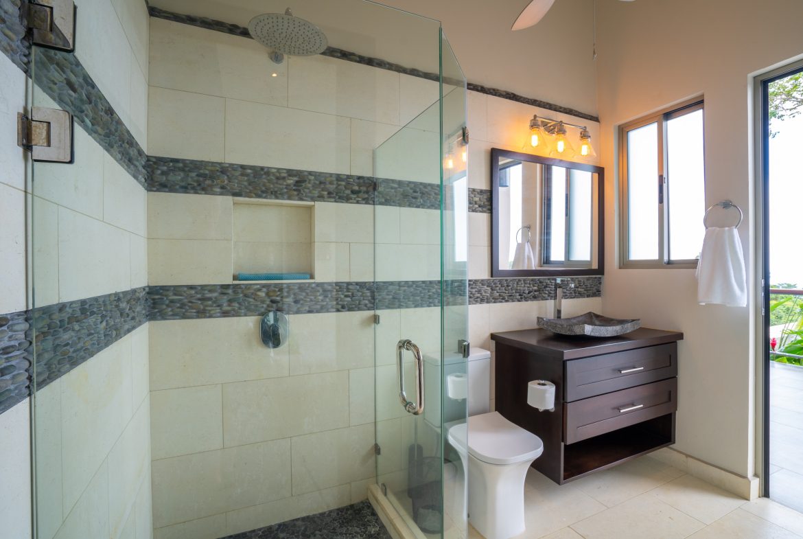 PROPERTY WITH THREE BEDROOM AND PANORAMIC OCEAN VIEWS, IN PORTALON – 3.8 ACRES