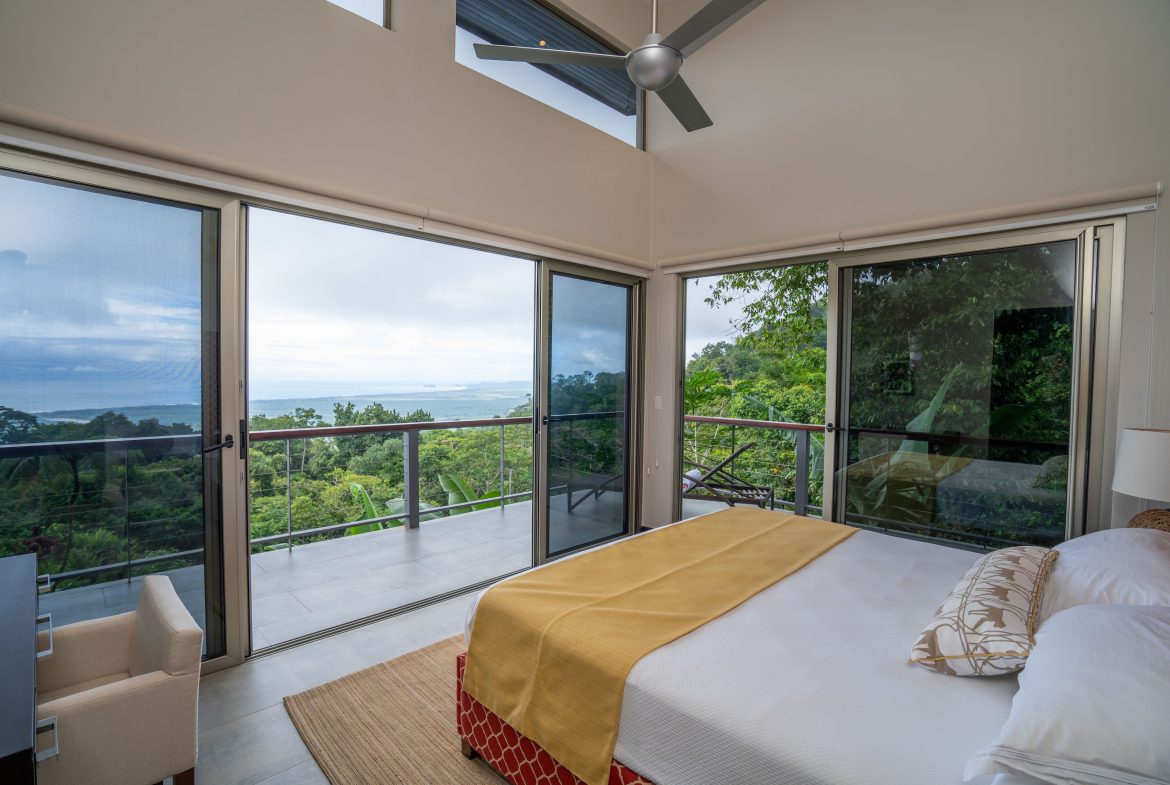 PROPERTY WITH THREE BEDROOM AND PANORAMIC OCEAN VIEWS, IN PORTALON – 3.8 ACRES