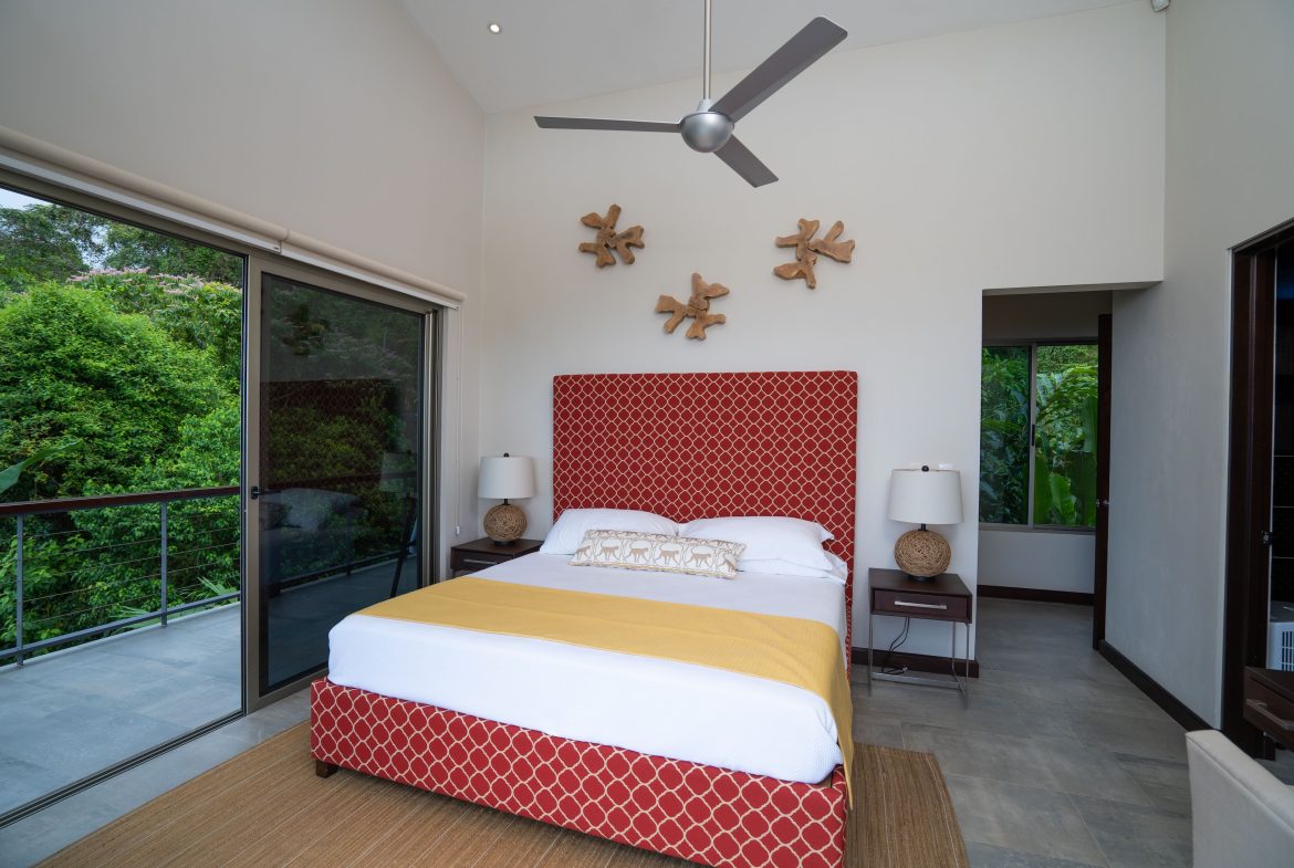PROPERTY WITH THREE BEDROOM AND PANORAMIC OCEAN VIEWS, IN PORTALON – 3.8 ACRES