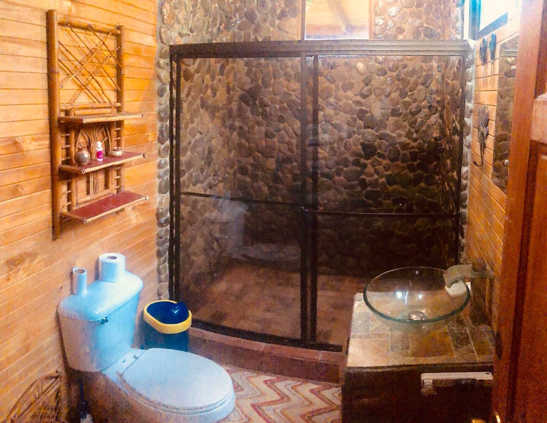 chirripo-valley-realty-san-gerardo-casa-de-nubes-shower