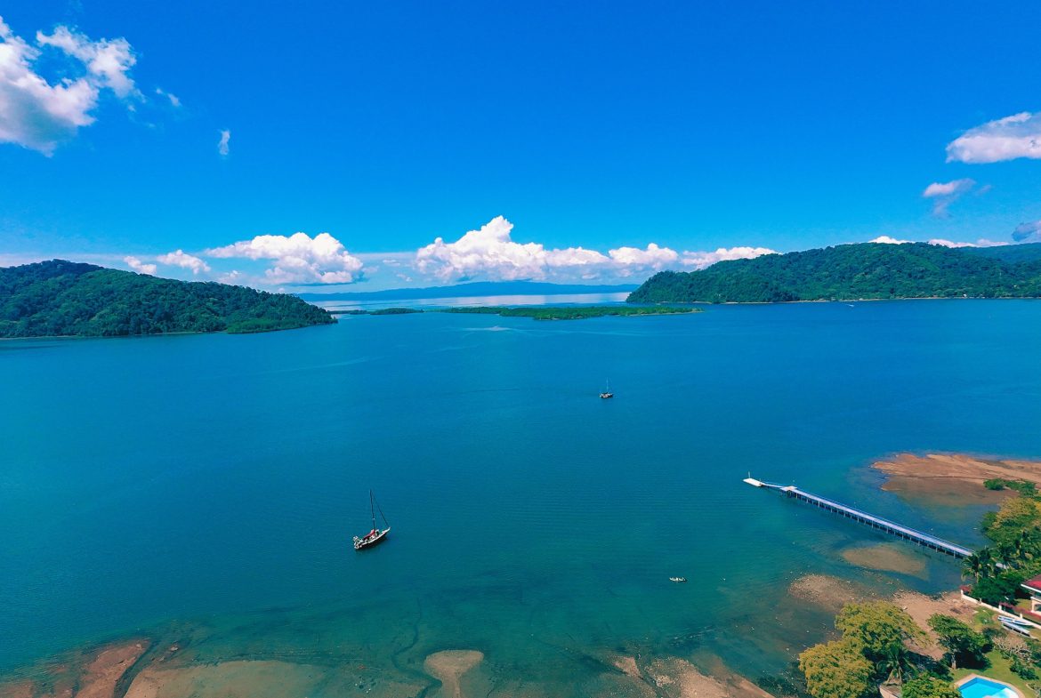 VILLA PESCA PROPERTY WITH EIGHT BEDROOMS, AND OCEAN VIEWS FRONT, NEAR TO THE GOLFITO – 1.1 ACRES