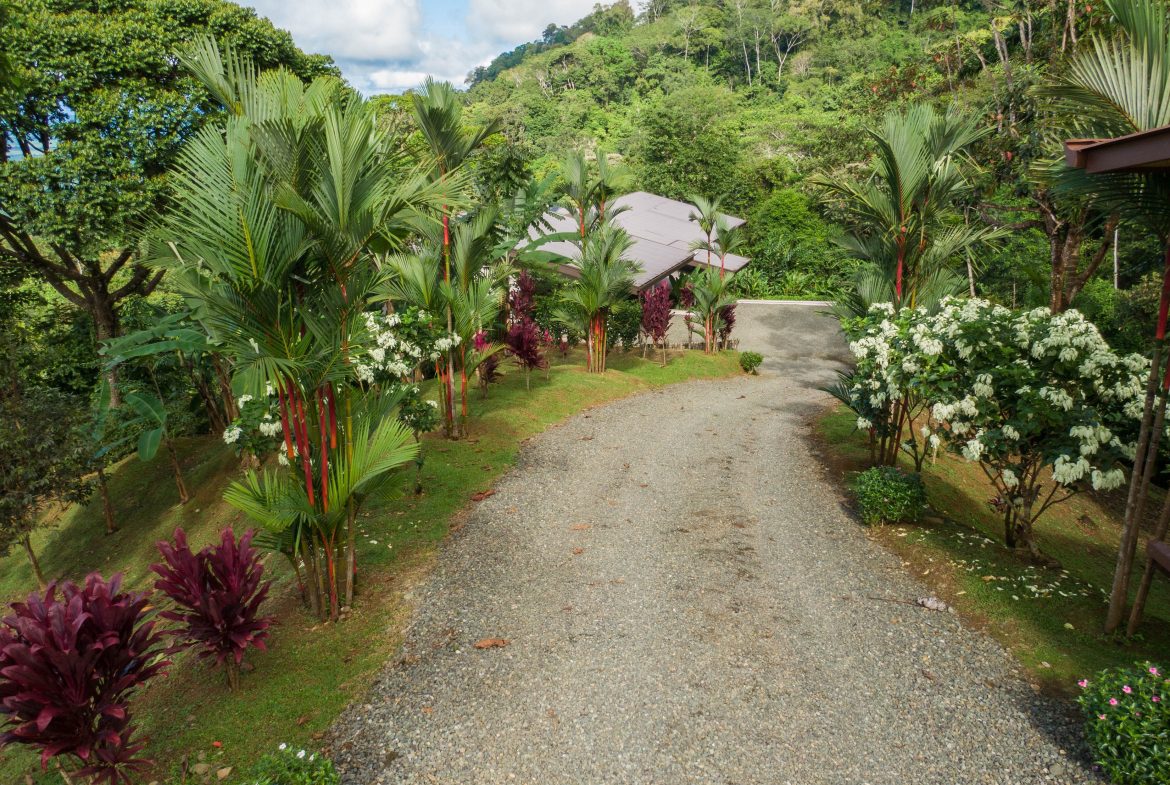PROPERTY WITH THREE BEDROOM AND PANORAMIC OCEAN VIEWS, IN PORTALON – 3.8 ACRES