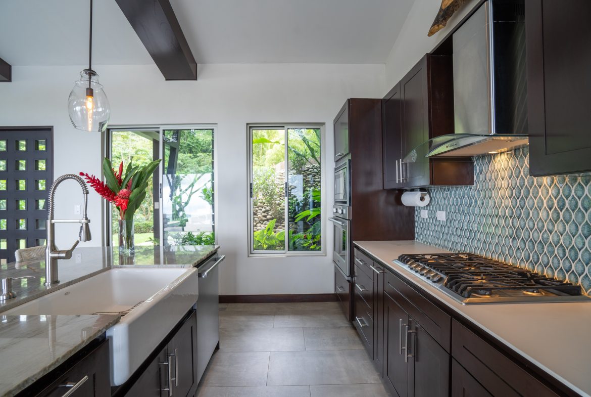 PROPERTY WITH THREE BEDROOM AND PANORAMIC OCEAN VIEWS, IN PORTALON – 3.8 ACRES