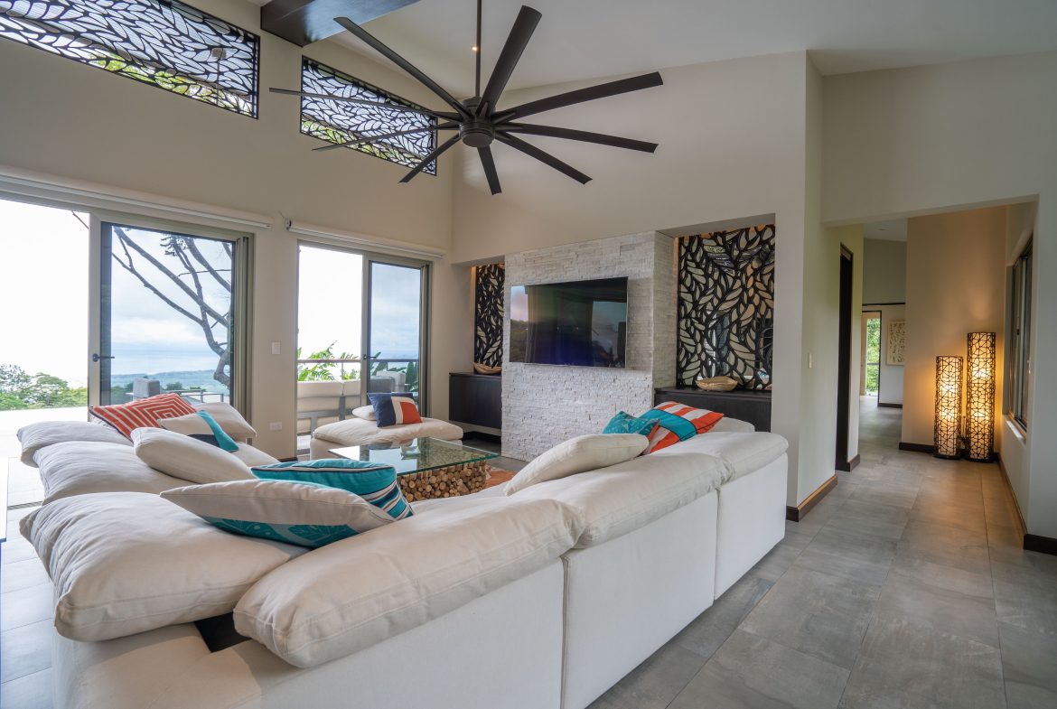 PROPERTY WITH THREE BEDROOM AND PANORAMIC OCEAN VIEWS, IN PORTALON – 3.8 ACRES