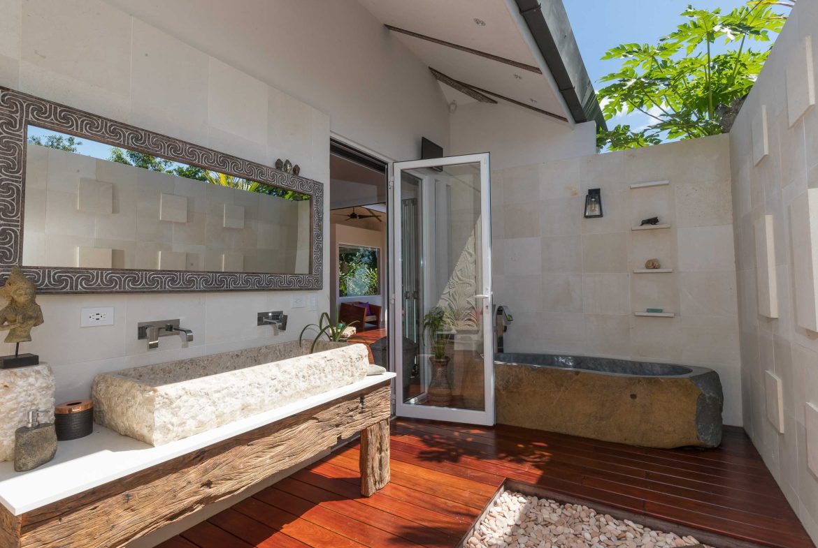 CASA CAPUNG PROPERTY WITH TWO BEDROOM AND MOUNTAIN VIEWS, IN ESCALERAS – 0.28 ACRES