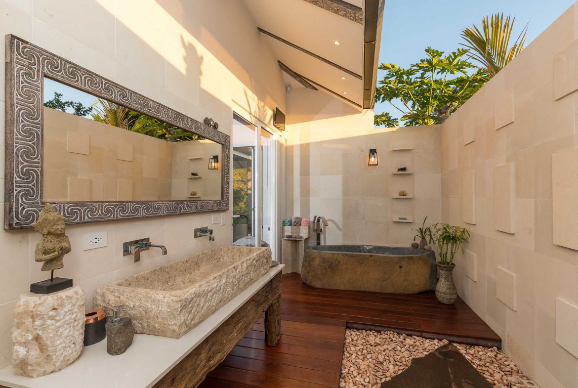 CASA CAPUNG PROPERTY WITH TWO BEDROOM AND MOUNTAIN VIEWS, IN ESCALERAS – 0.28 ACRES