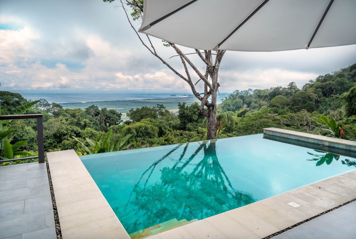 PROPERTY WITH THREE BEDROOM AND PANORAMIC OCEAN VIEWS, IN PORTALON – 3.8 ACRES