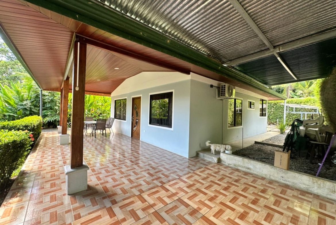 COMMERCIAL PROPERTY WITH TEN BEDROOMS NEAR TO THE EVERYTHING, IN UVITA – 0.42 ACRES