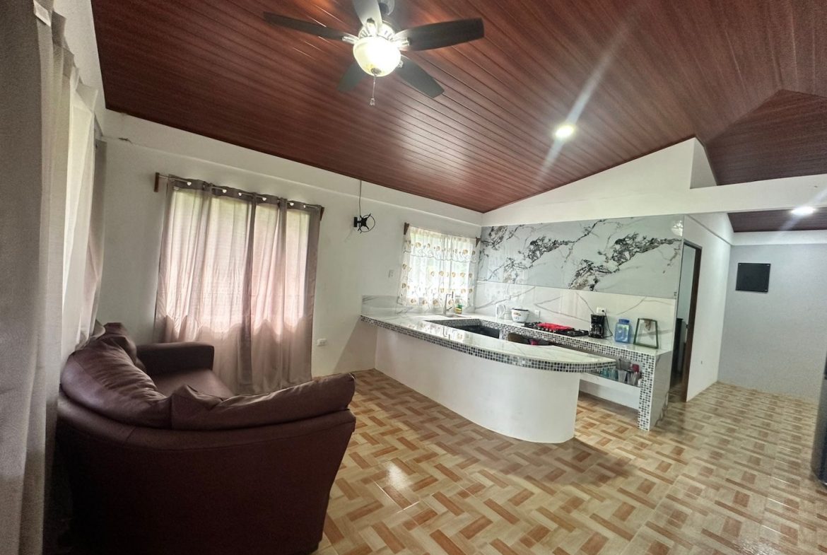 COMMERCIAL PROPERTY WITH TEN BEDROOMS NEAR TO THE EVERYTHING, IN UVITA – 0.42 ACRES