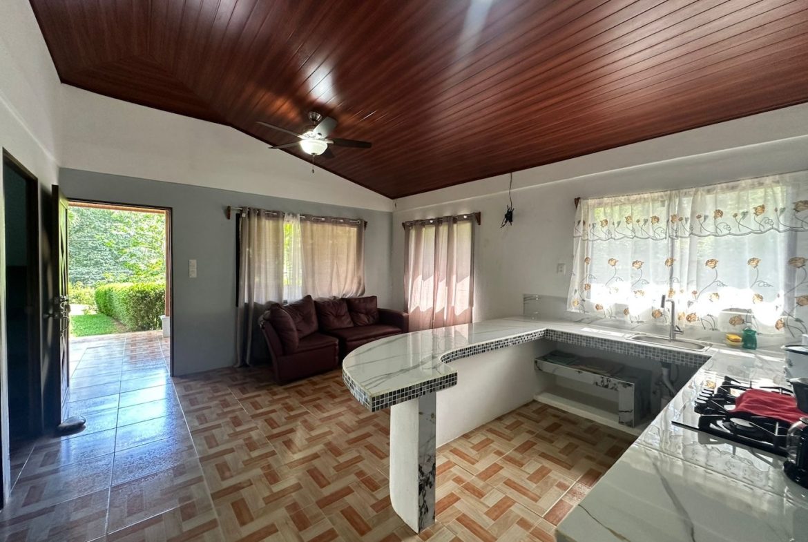 COMMERCIAL PROPERTY WITH TEN BEDROOMS NEAR TO THE EVERYTHING, IN UVITA – 0.42 ACRES