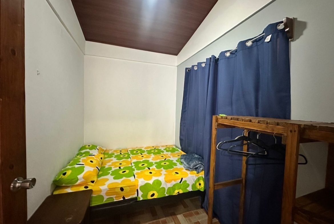 COMMERCIAL PROPERTY WITH TEN BEDROOMS NEAR TO THE EVERYTHING, IN UVITA – 0.42 ACRES