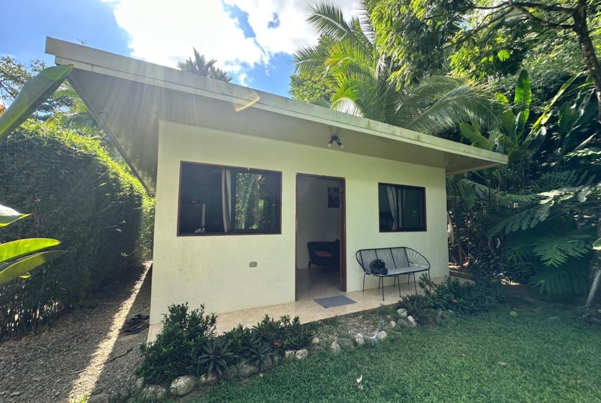 COMMERCIAL PROPERTY WITH TEN BEDROOMS NEAR TO THE EVERYTHING, IN UVITA – 0.42 ACRES
