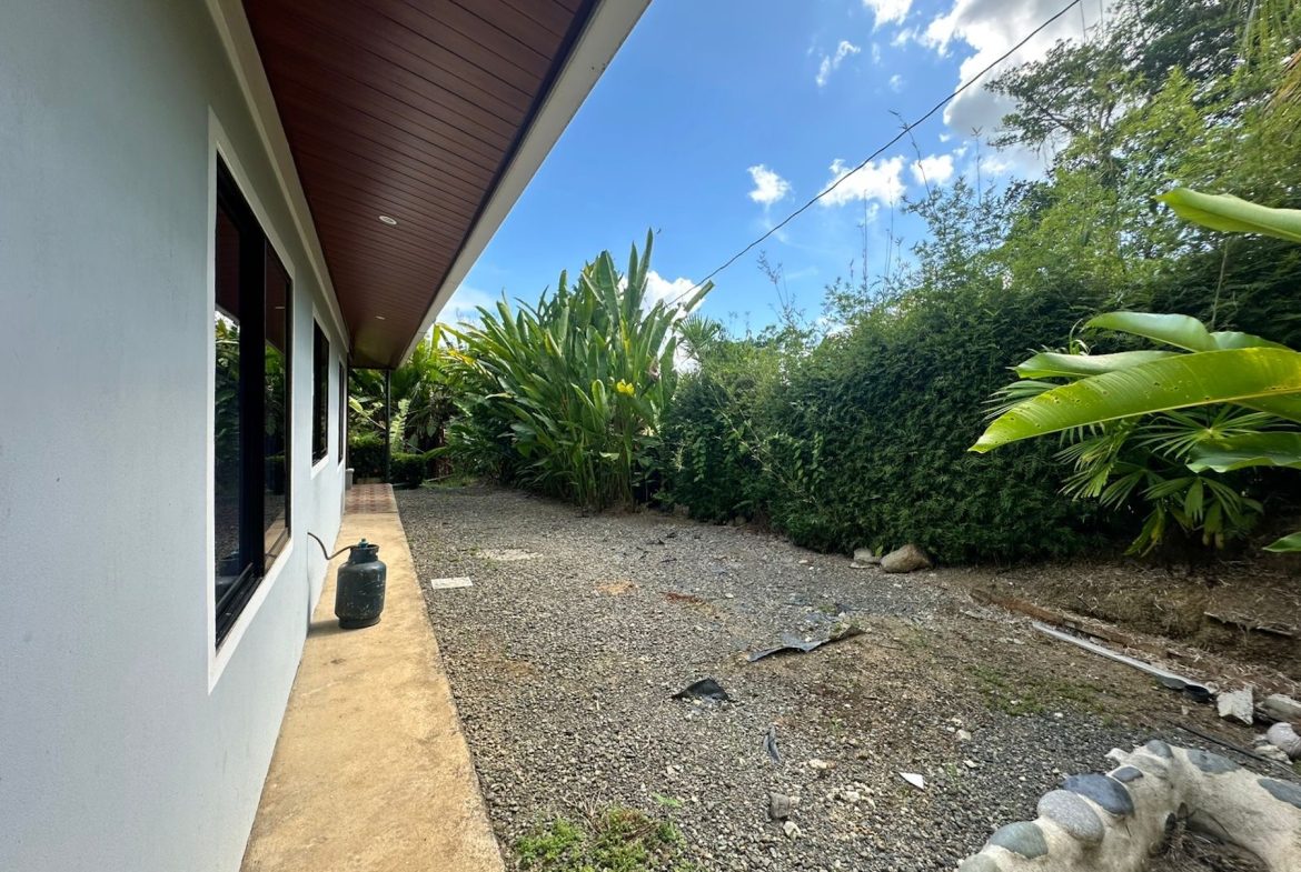COMMERCIAL PROPERTY WITH TEN BEDROOMS NEAR TO THE EVERYTHING, IN UVITA – 0.42 ACRES