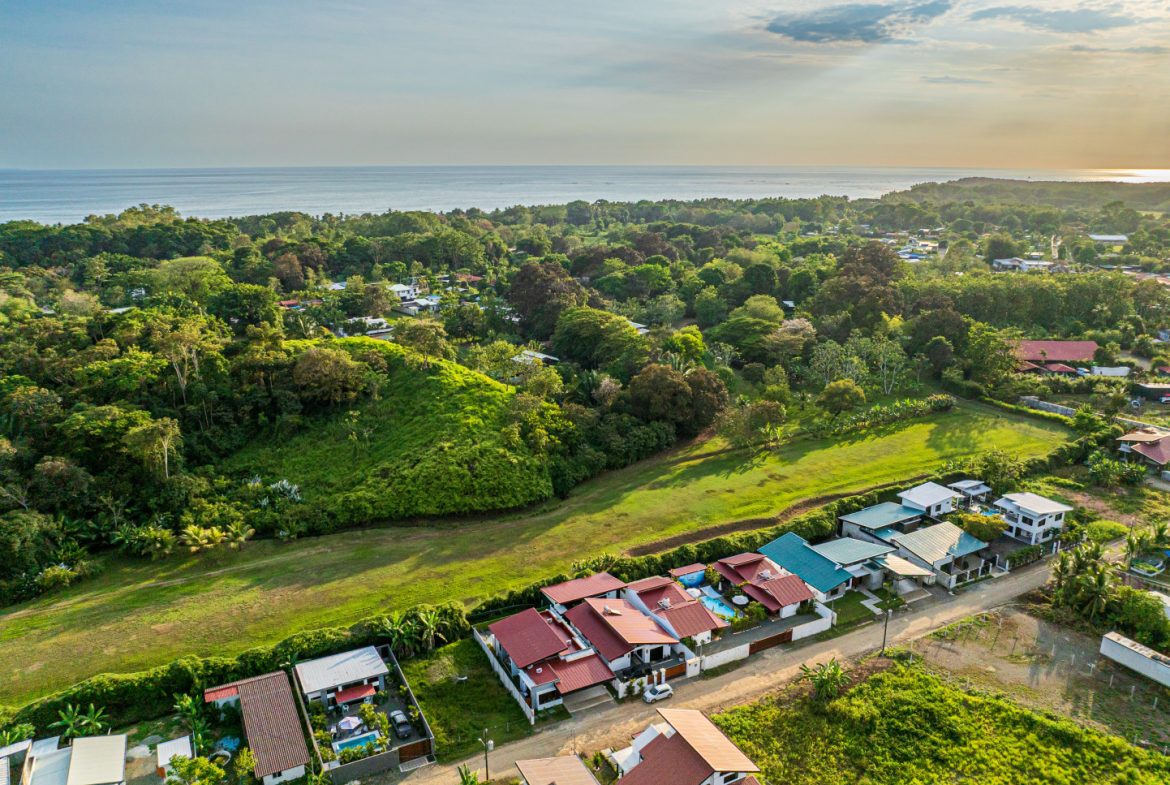 MODERN LUXURY 3-BED VILLA IN UVITA – MOVE-IN & AIRBNB READY