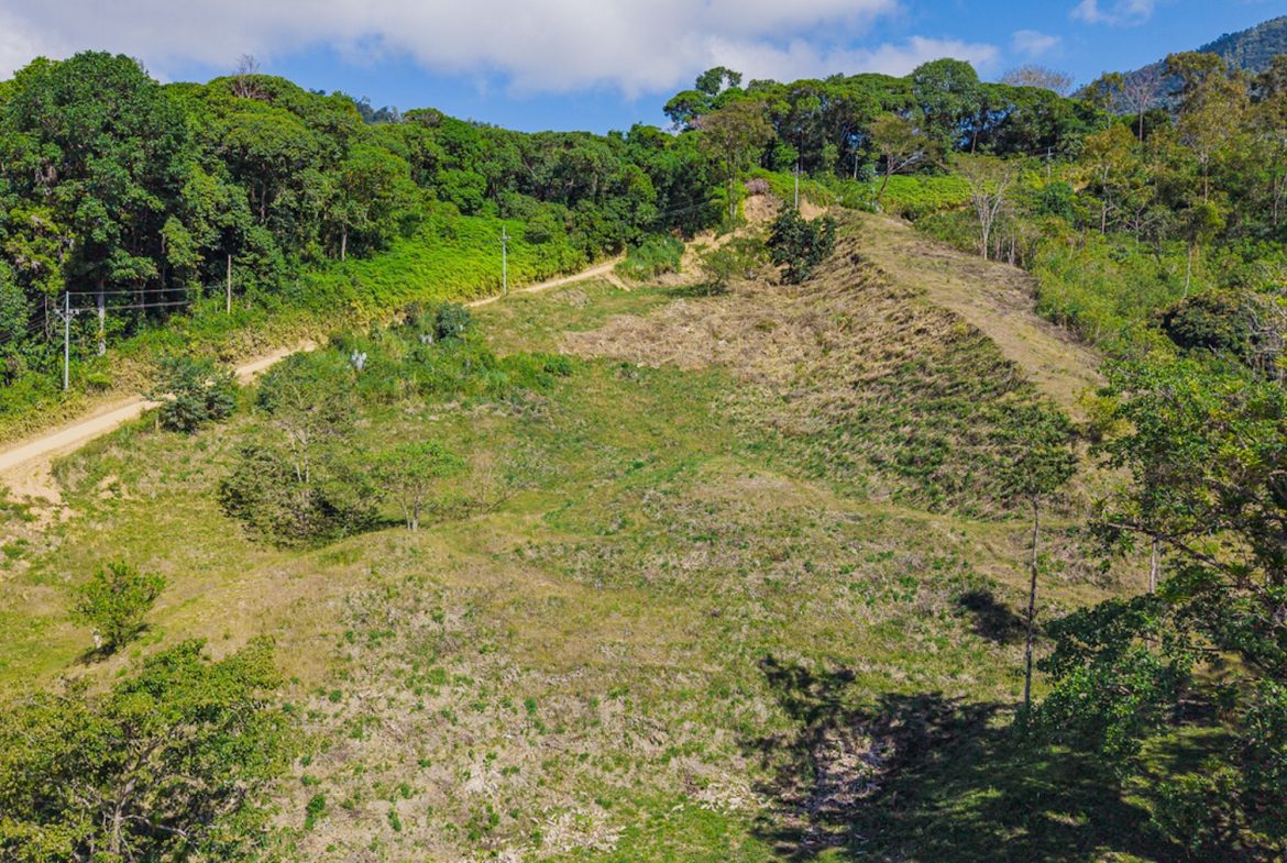 DEVELOPMENT PROPERTY WITH BEAUTIFUL CASCADE, IN UVITA – 101 ACRES
