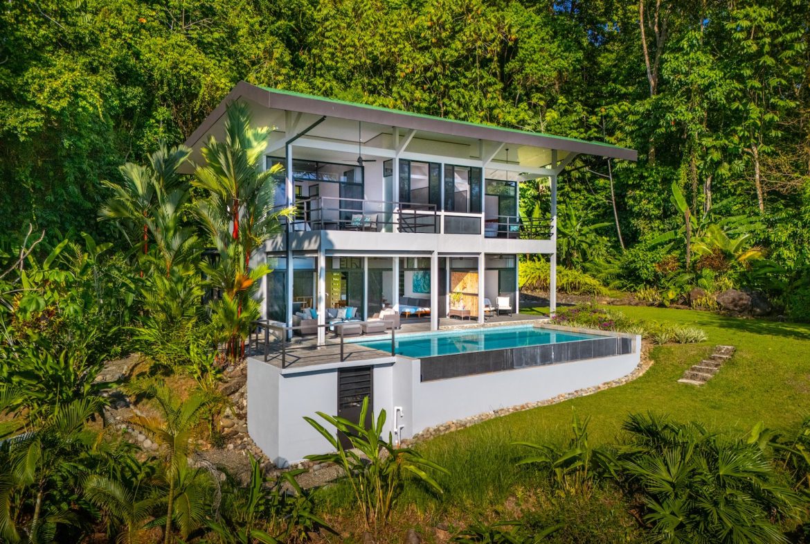 JUNGLE PROPERTY WITH THREE BEDROOMS AND SUNSET VIEWS, IN UVITA – 1.27 ACRES