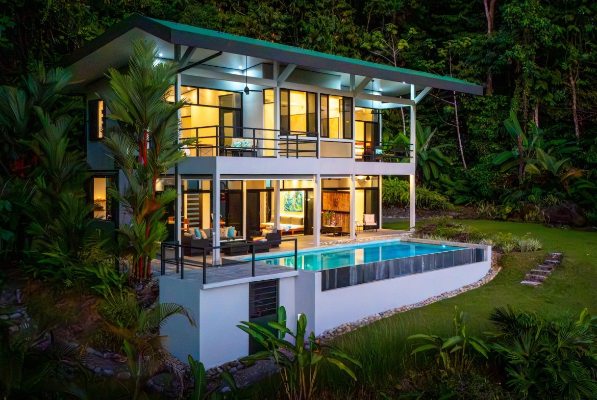 JUNGLE PROPERTY WITH THREE BEDROOMS AND SUNSET VIEWS, IN UVITA – 1.27 ACRES