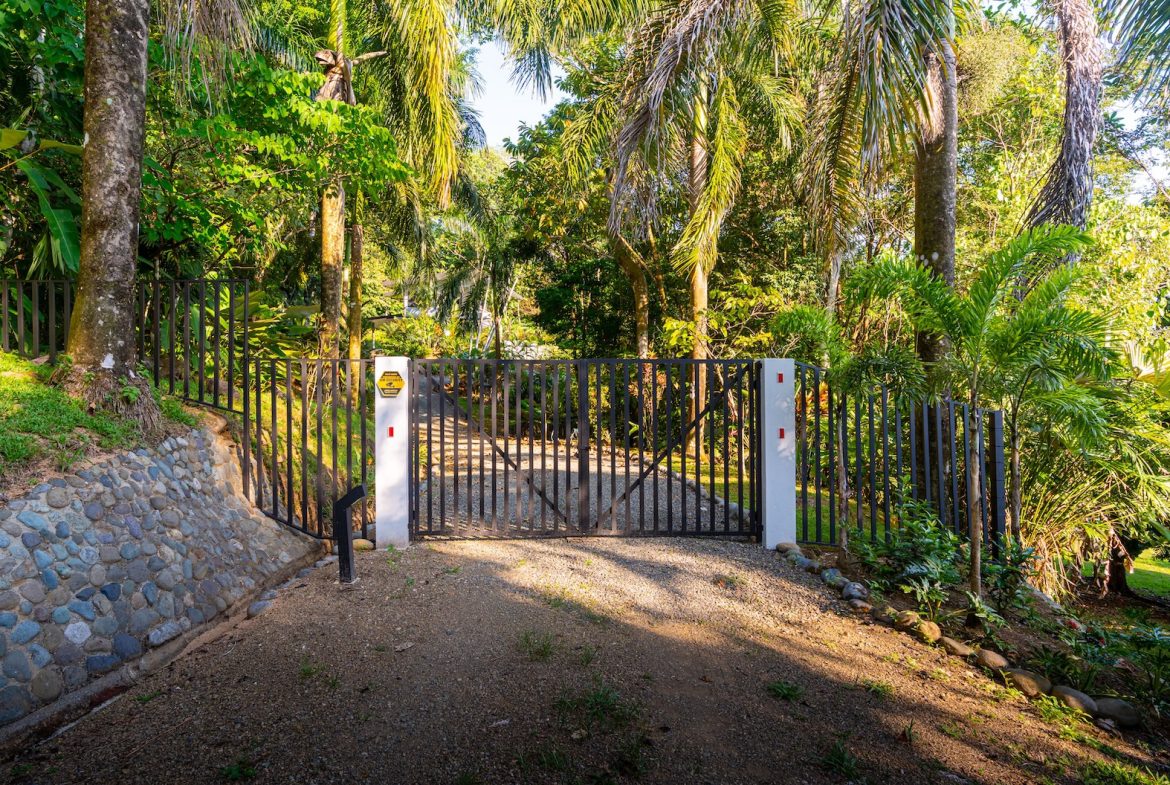 JUNGLE PROPERTY WITH THREE BEDROOMS AND SUNSET VIEWS, IN UVITA – 1.27 ACRES