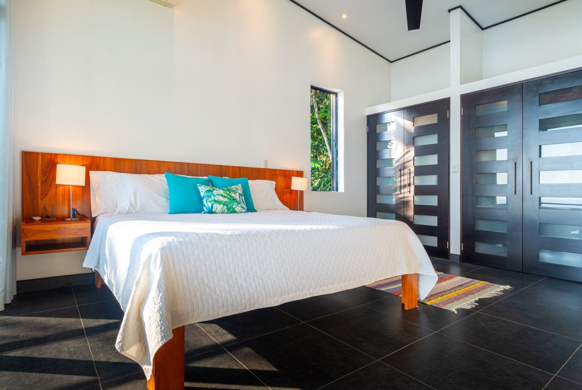 JUNGLE PROPERTY WITH THREE BEDROOMS AND SUNSET VIEWS, IN UVITA – 1.27 ACRES