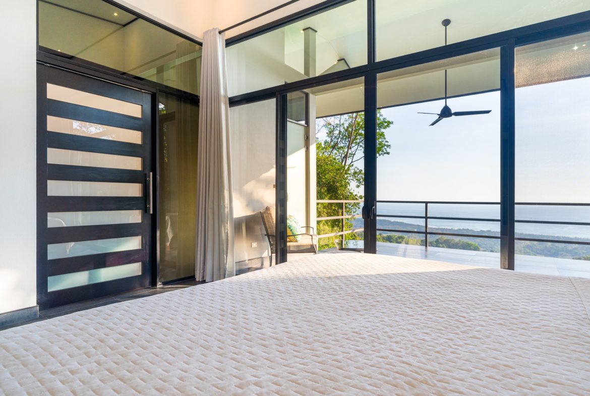 JUNGLE PROPERTY WITH THREE BEDROOMS AND SUNSET VIEWS, IN UVITA – 1.27 ACRES