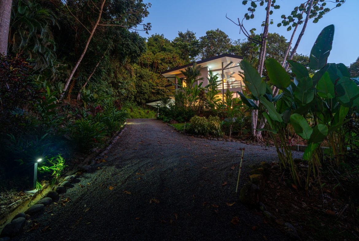JUNGLE PROPERTY WITH THREE BEDROOMS AND SUNSET VIEWS, IN UVITA – 1.27 ACRES