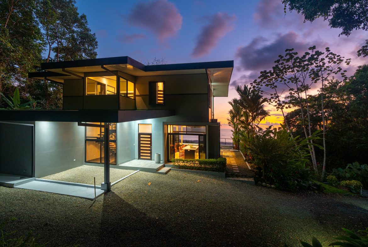 JUNGLE PROPERTY WITH THREE BEDROOMS AND SUNSET VIEWS, IN UVITA – 1.27 ACRES