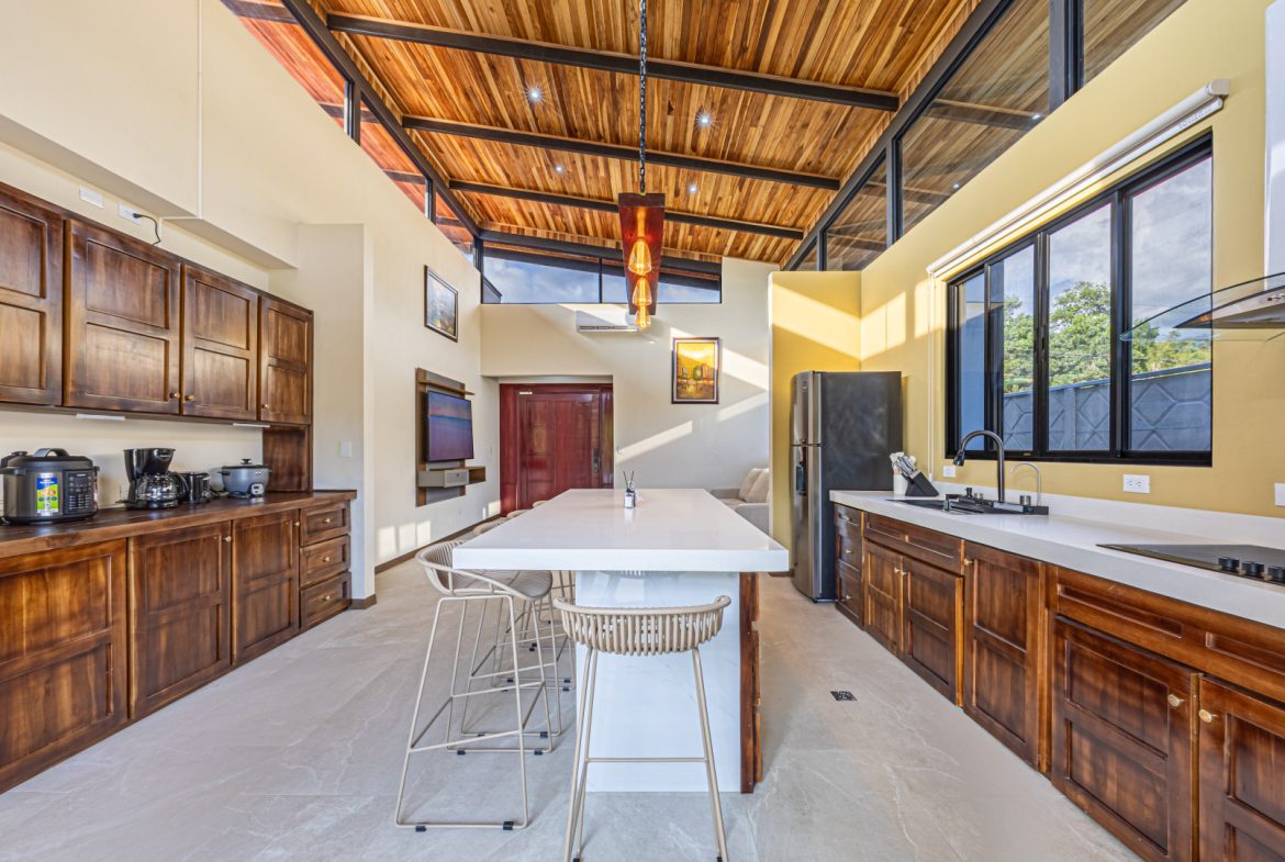 MODERN LUXURY 3-BED VILLA IN UVITA – MOVE-IN & AIRBNB READY