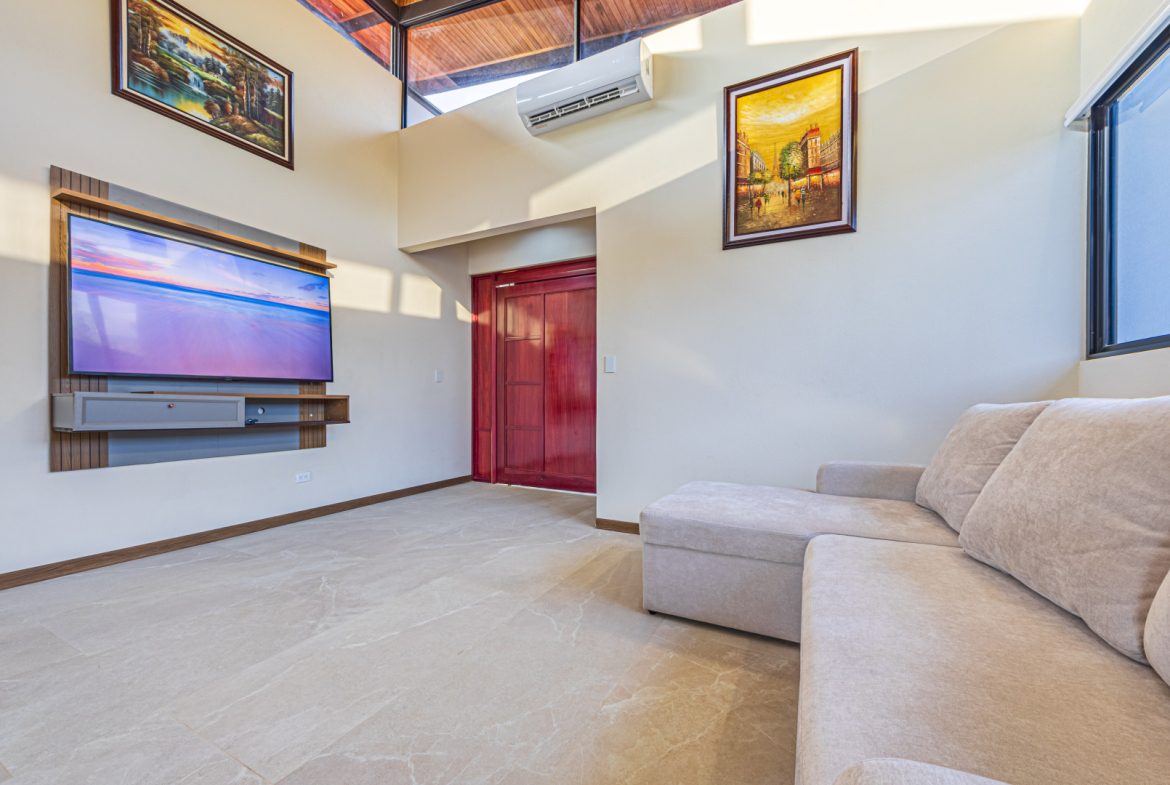 MODERN LUXURY 3-BED VILLA IN UVITA – MOVE-IN & AIRBNB READY
