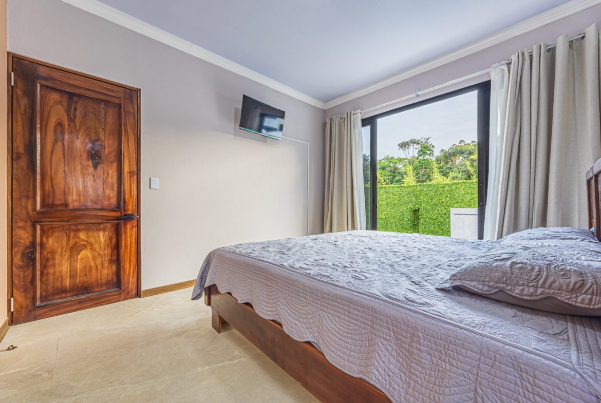MODERN LUXURY 3-BED VILLA IN UVITA – MOVE-IN & AIRBNB READY