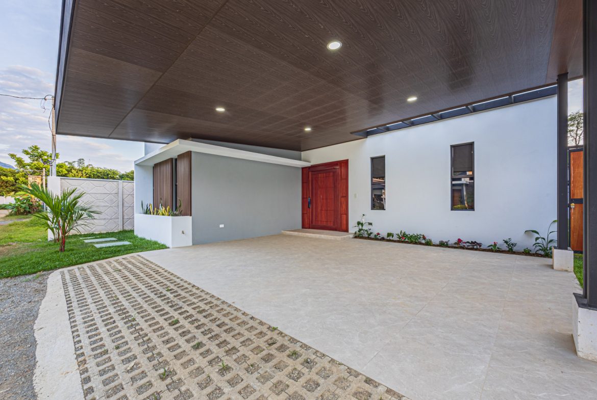 MODERN LUXURY 3-BED VILLA IN UVITA – MOVE-IN & AIRBNB READY
