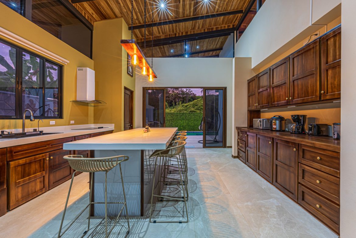 MODERN LUXURY 3-BED VILLA IN UVITA – MOVE-IN & AIRBNB READY