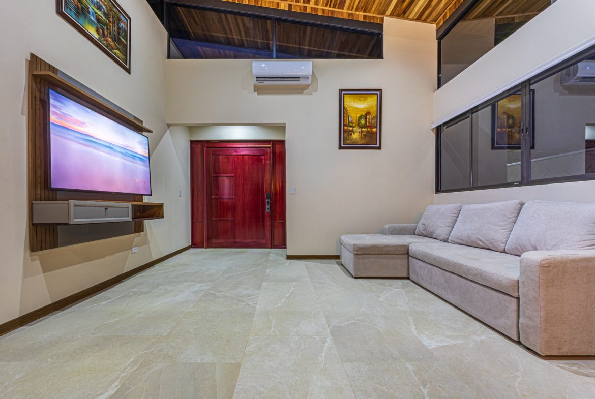 MODERN LUXURY 3-BED VILLA IN UVITA – MOVE-IN & AIRBNB READY