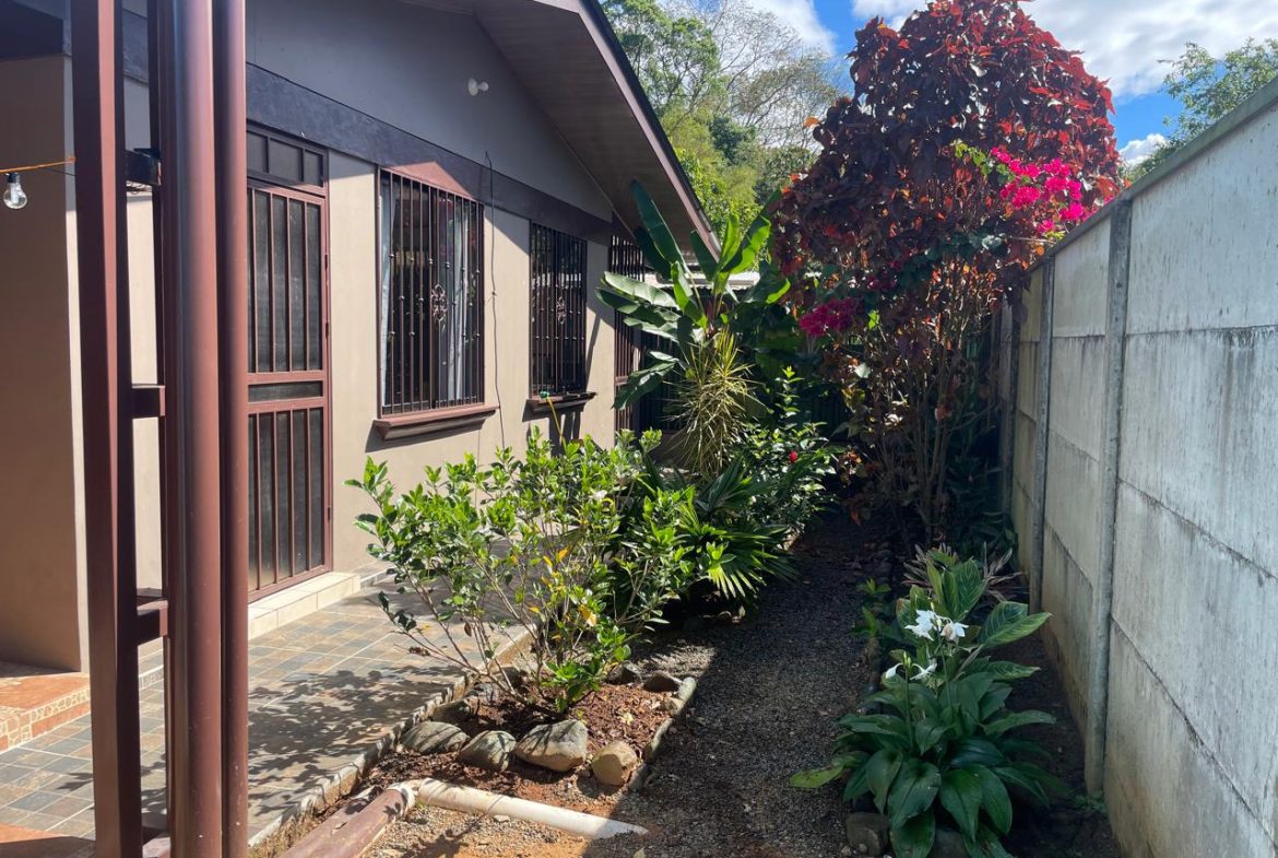 TURNKEY INCOME PROPERTY WITH MULTIPLE RENTAL UNITS IN MORAZÁN