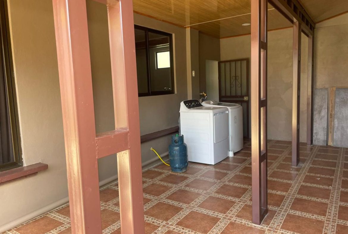 TURNKEY INCOME PROPERTY WITH MULTIPLE RENTAL UNITS IN MORAZÁN