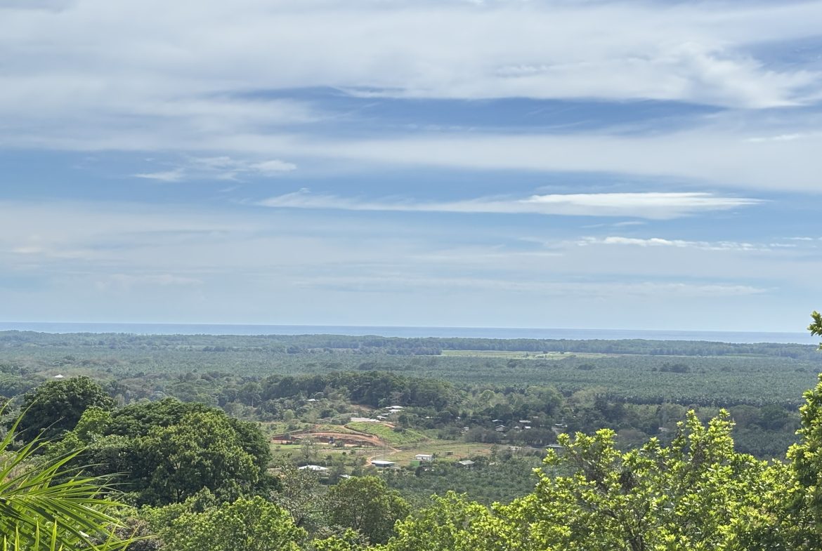 BUILDING PROPERTY WITH SUNSET VIEWS IN SAN ANTONIO QUEPOS – 0.039 ACRES